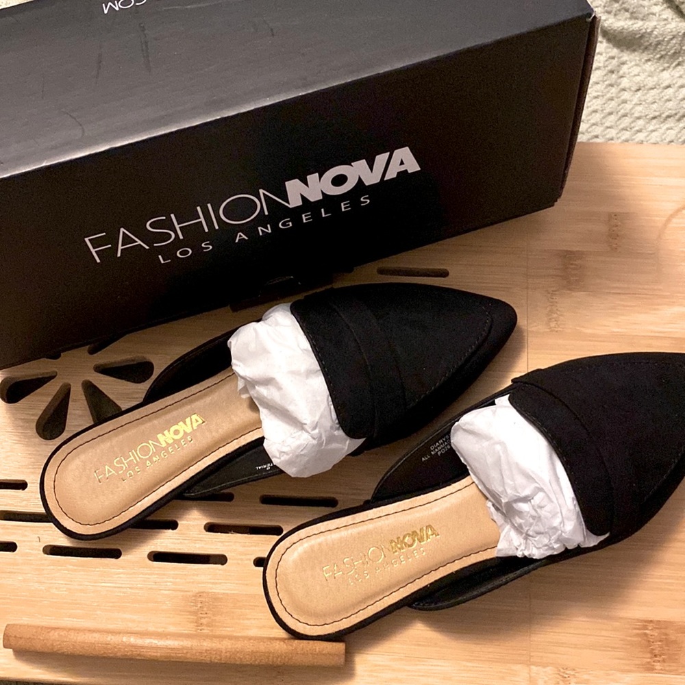 Fashion Nova Diary 55 Black Mules  NIB. Size 6